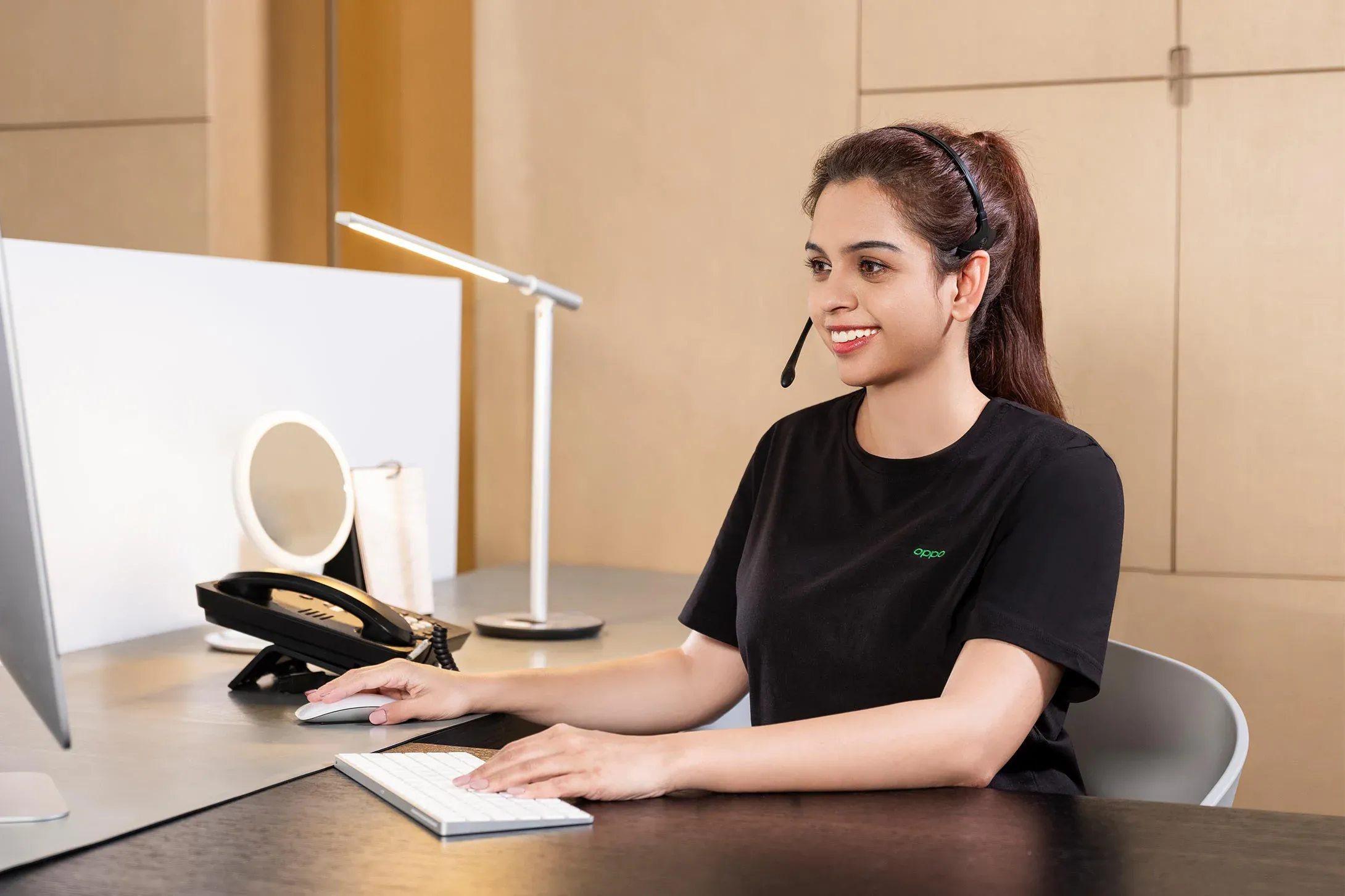 customer-service-hotline.092bac06